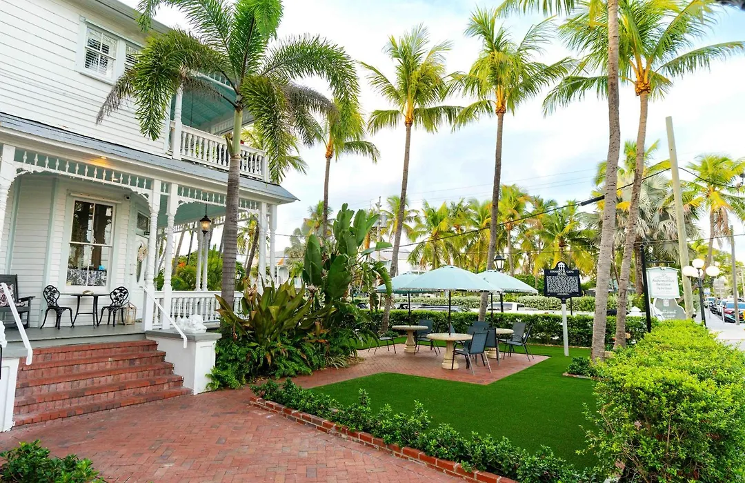 Southernmost Point Guest House&Garden Bar-1
